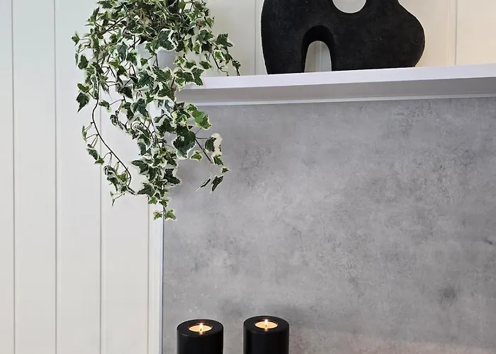 Cozy & Stylish Half-house In The Heart Of *